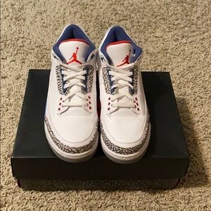 Air Jordan 3 Retro True Blue.